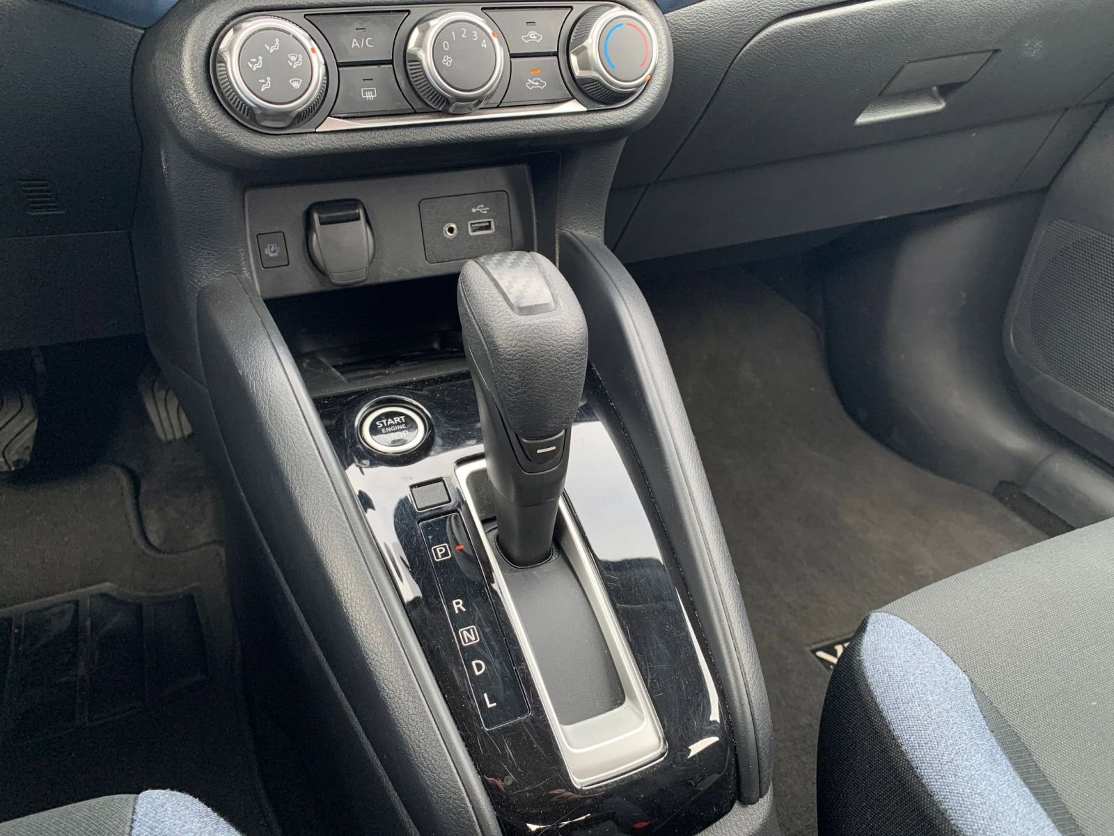 Used 2025 Nissan Versa SV image 39