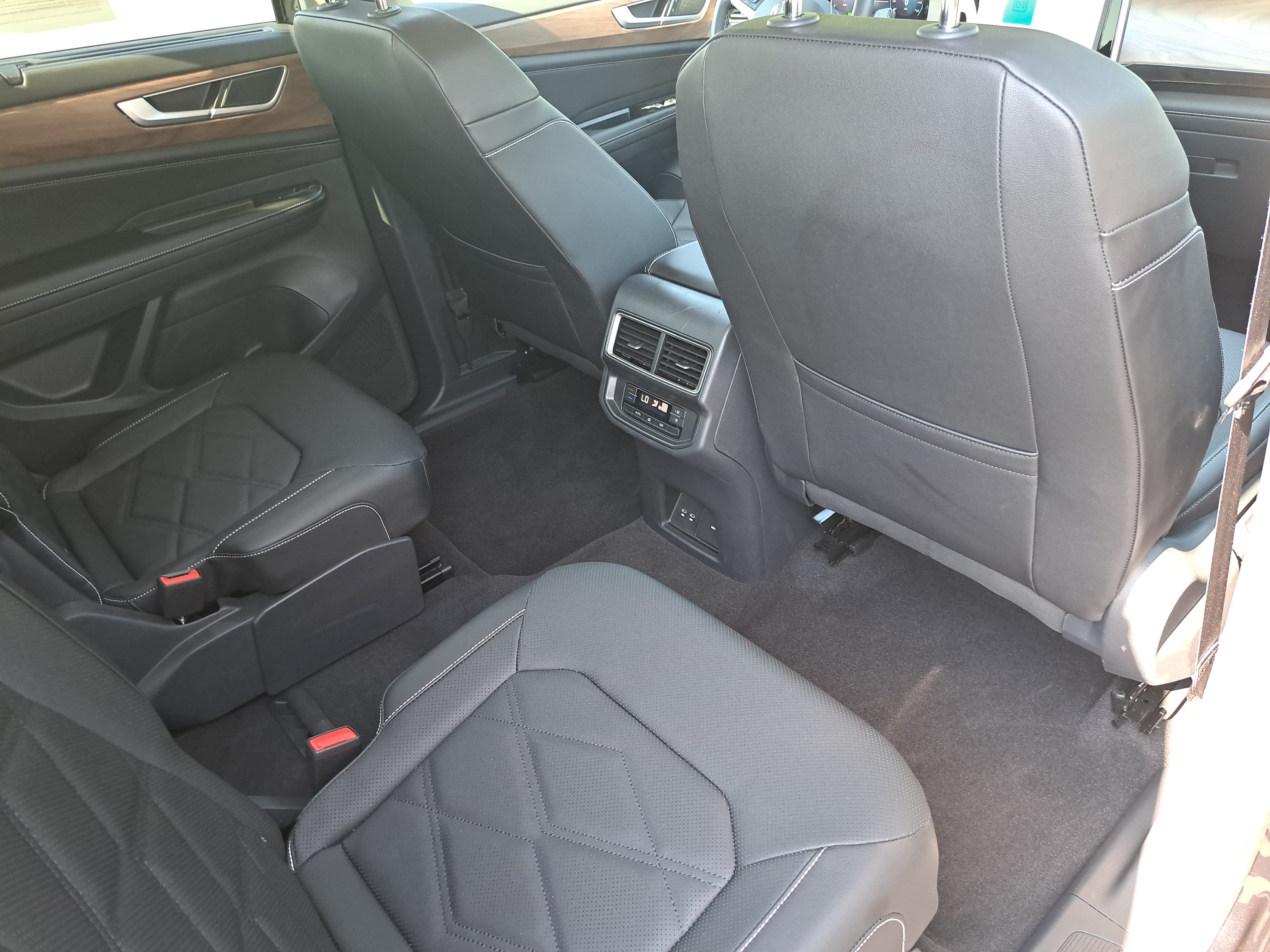 Used 2026 Volkswagen Atlas SE FWD image 11