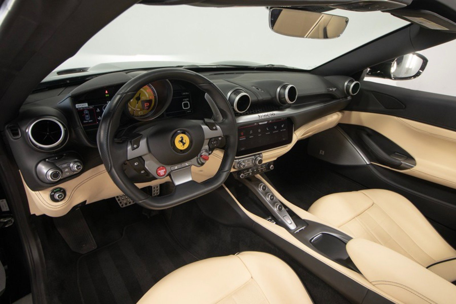 Used 2020 Ferrari Portofino image 5