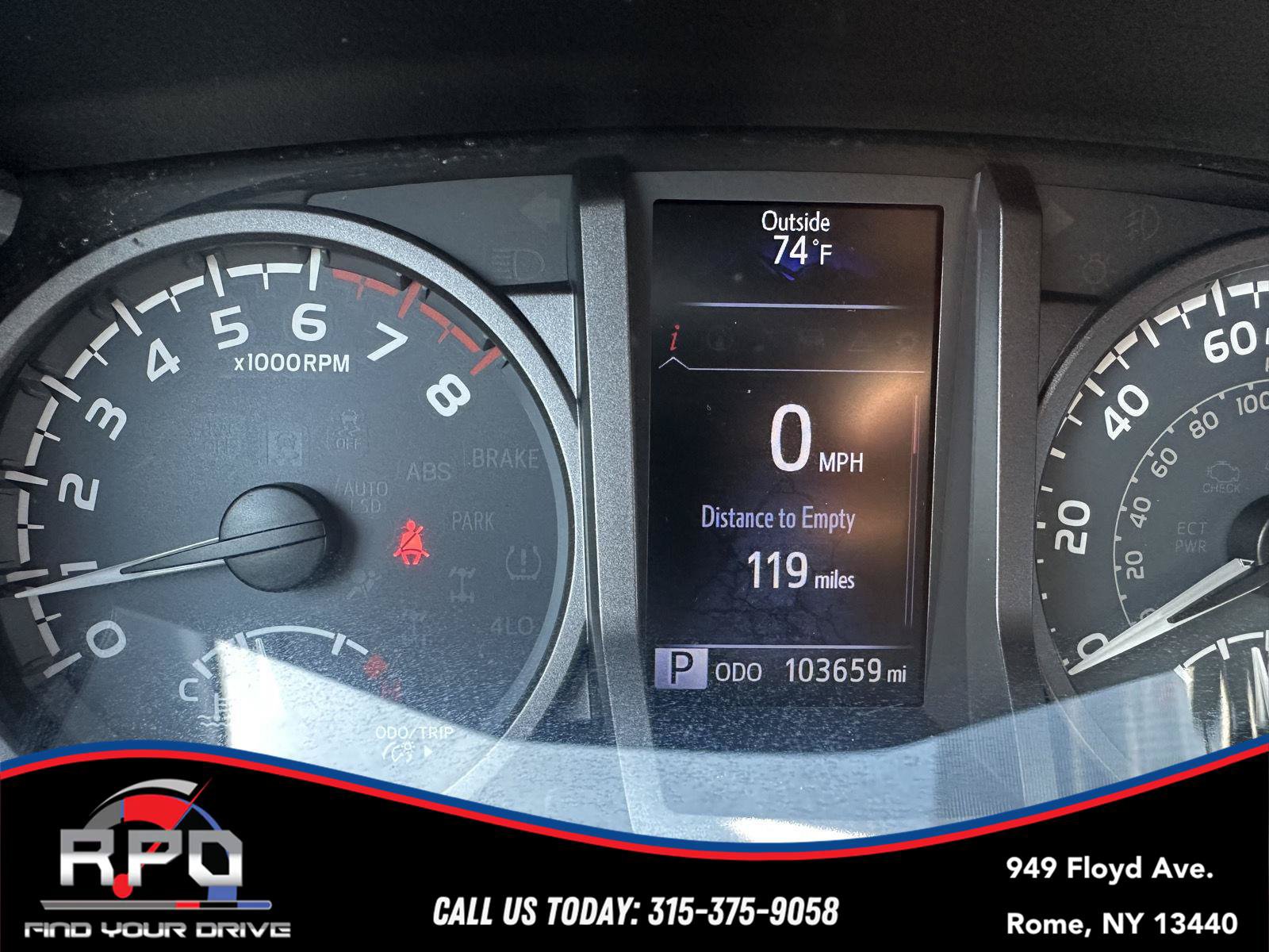 Used 2017 Toyota Tacoma TRD Off-Road w/ Premium & Technology Package AWD/4WD image 16