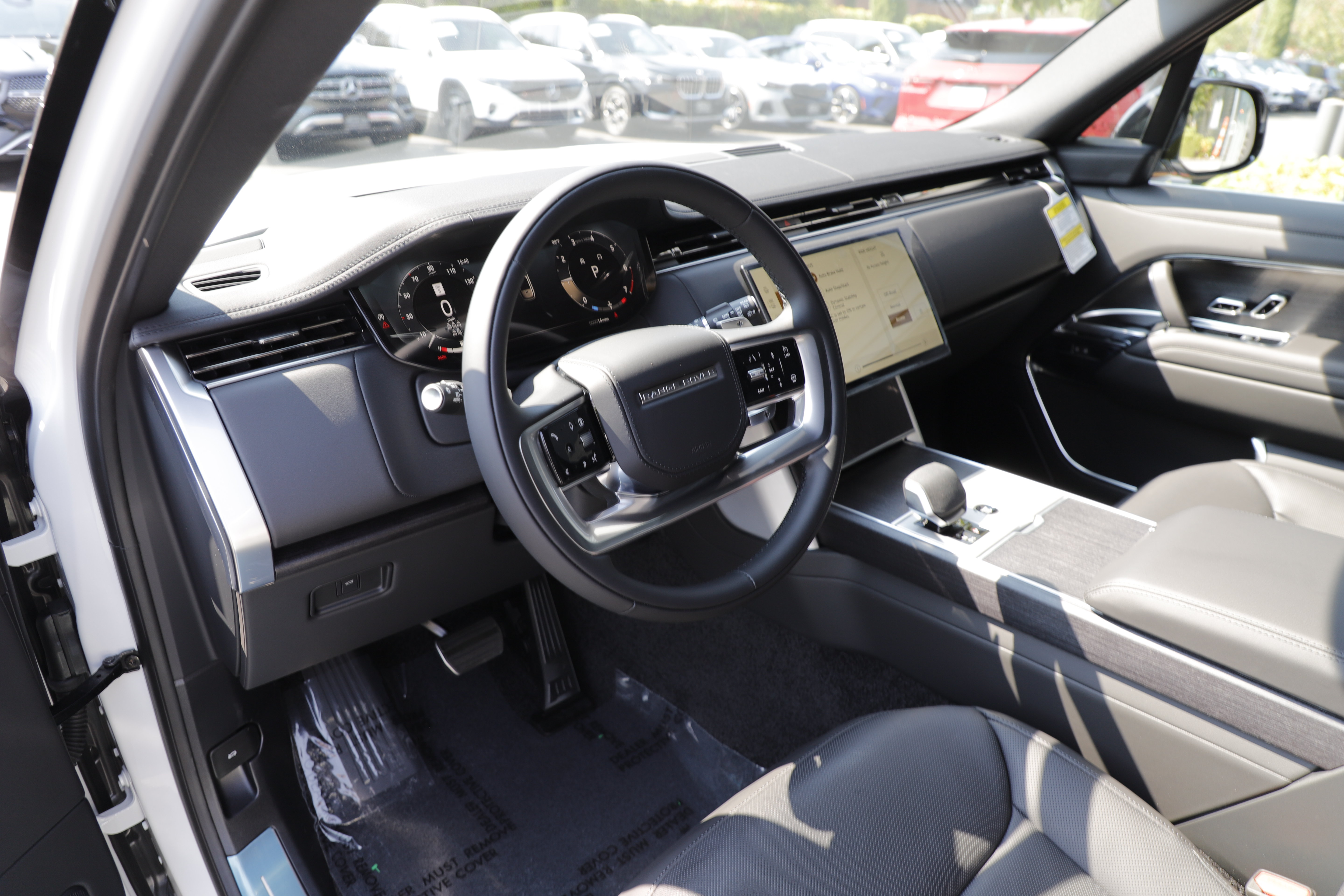 New 2026 Land Rover Range Rover Long Wheelbase SE AWD/4WD image 18