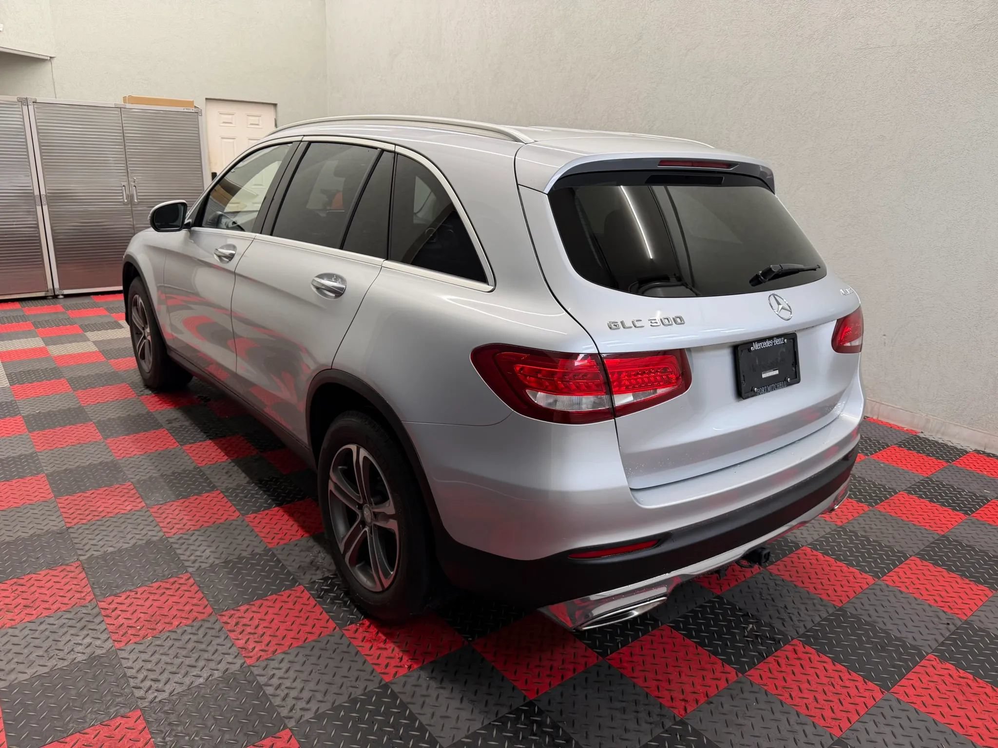 Used 2016 Mercedes-Benz GLC 300 4MATIC image 4