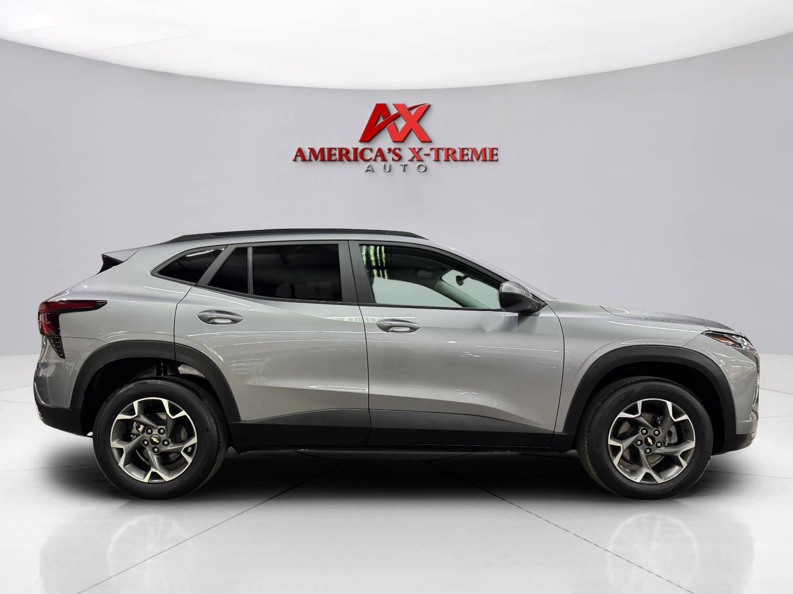 Used 2024 Chevrolet Trax LT w/ Driver Confidence Package FWD image 6