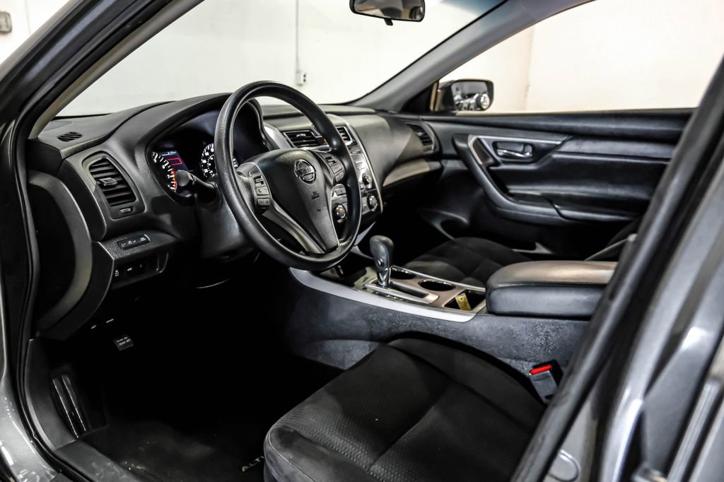 Used 2015 Nissan Altima 2.5 S w/ Special Edition Package FWD image 3