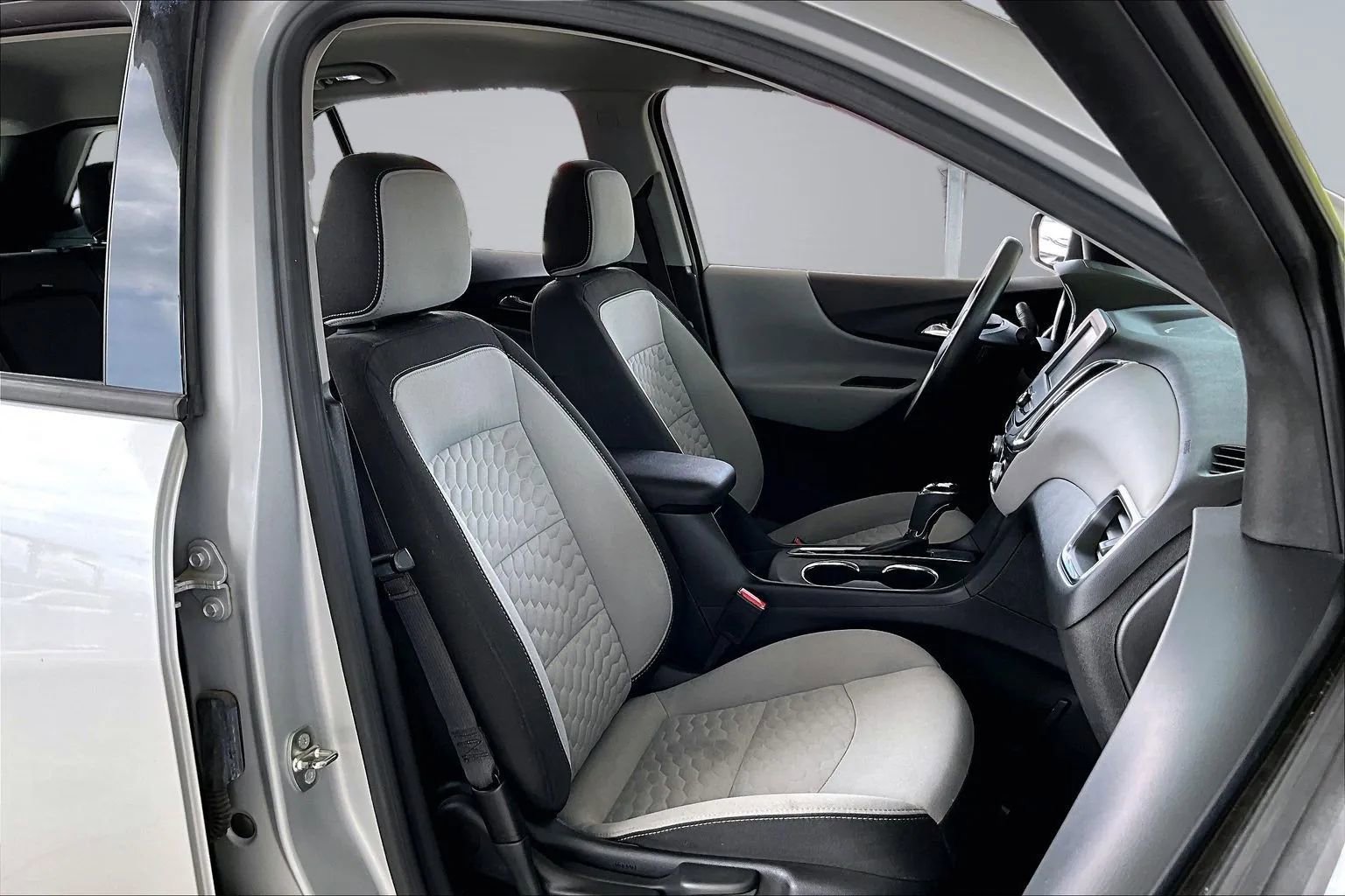 Used 2018 Chevrolet Equinox LS FWD image 25