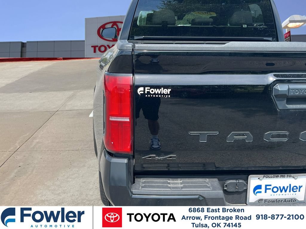 Certified 2025 Toyota Tacoma SR5 AWD/4WD image 12