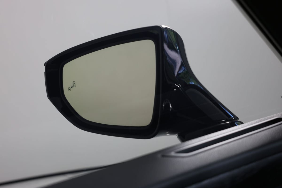 Used 2024 Lexus ES 300h Ultra Luxury w/ Accessory Package (Z2) FWD image 17