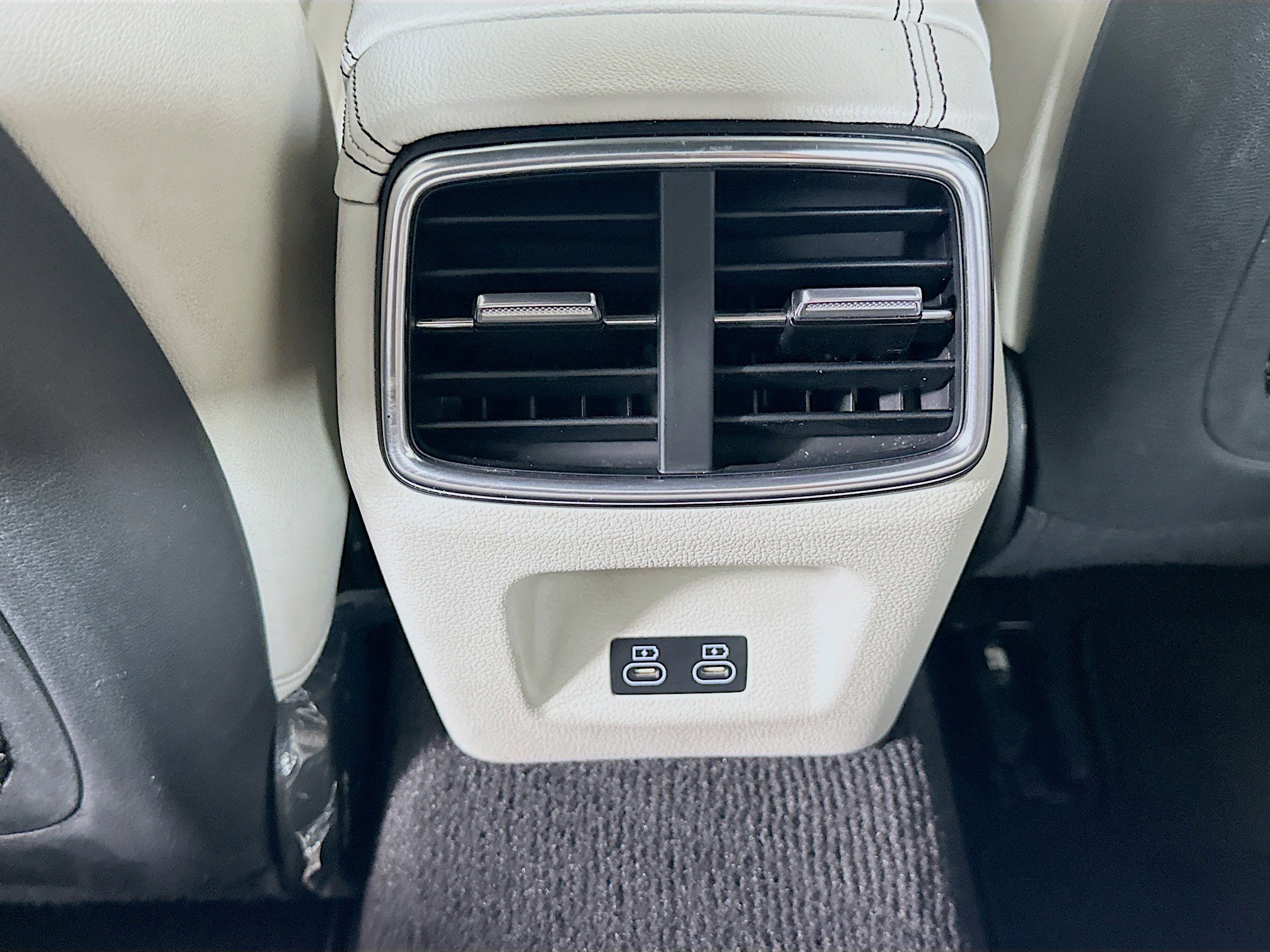 Used 2025 Genesis G70 2.5T RWD image 28