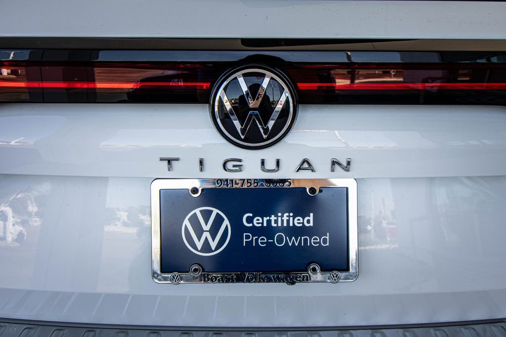 Certified 2025 Volkswagen Tiguan SE image 18