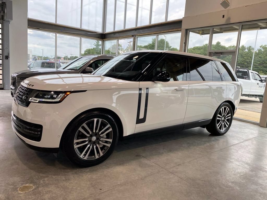 Used 2025 Land Rover Range Rover Long Wheelbase SE AWD/4WD image 3