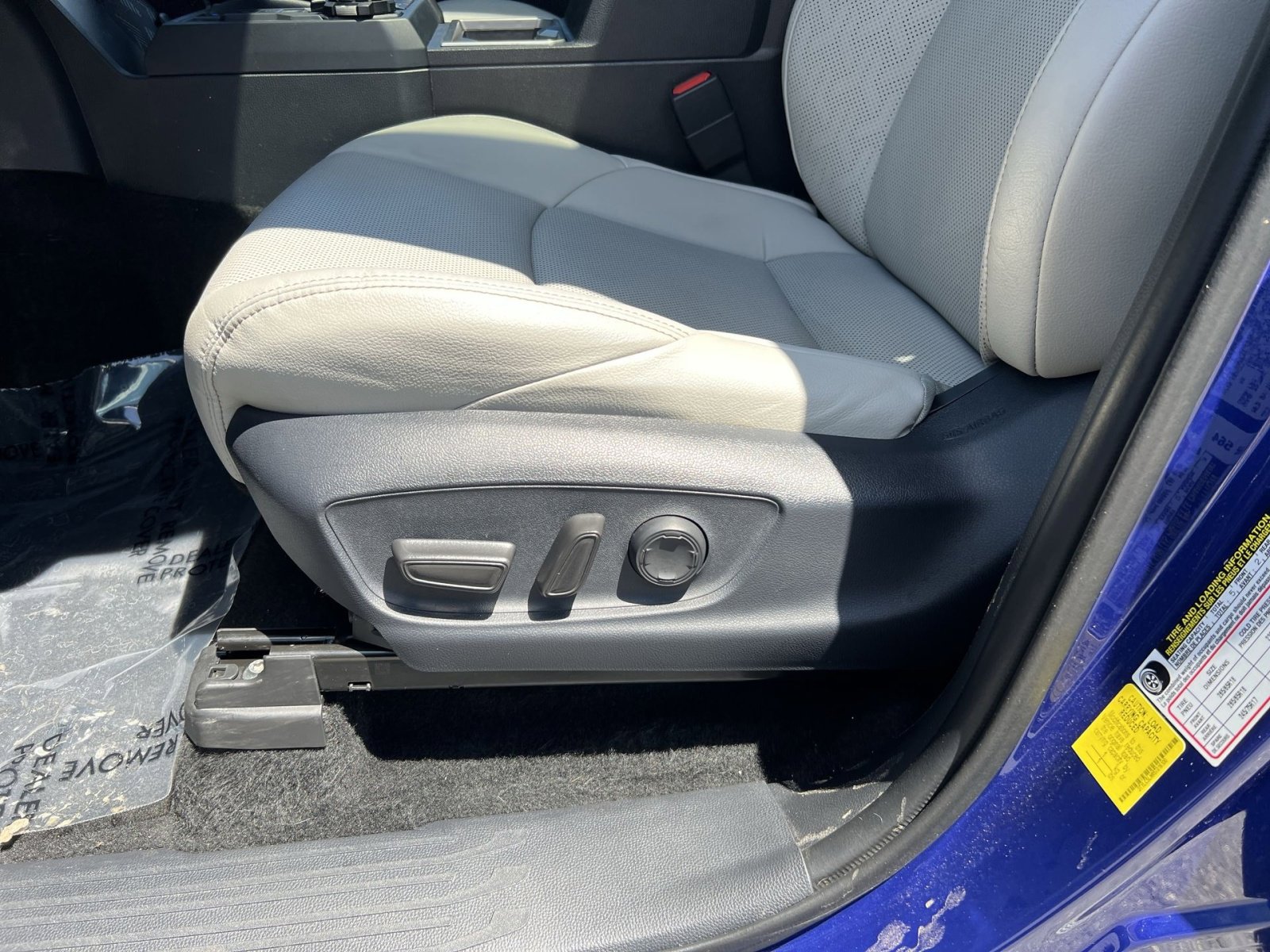 Used 2025 Toyota Tacoma Limited AWD/4WD image 14