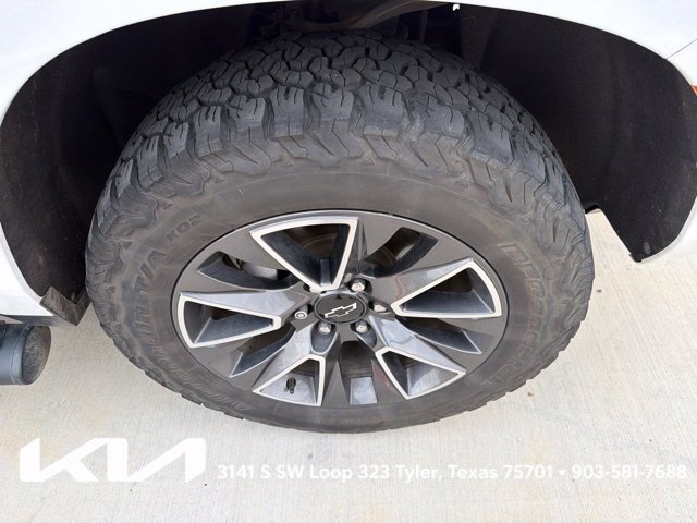 Used 2022 Chevrolet Tahoe Z71 w/ Luxury Package AWD/4WD image 15