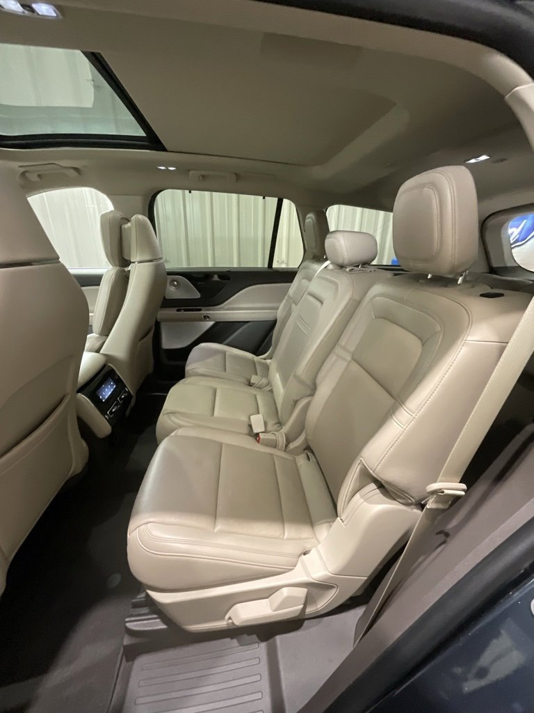 Used 2023 Lincoln Aviator Reserve w/ Equipment Group 201A image 11