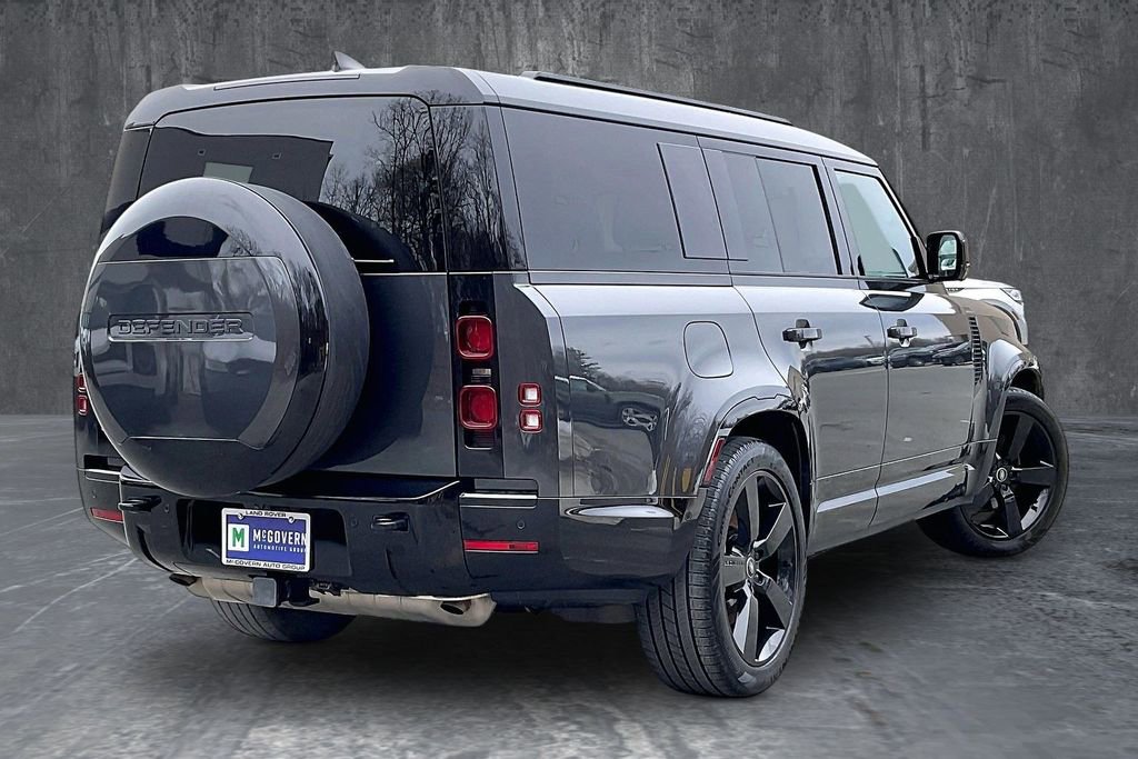 Used 2025 Land Rover Defender 130 X-Dynamic SE image 6