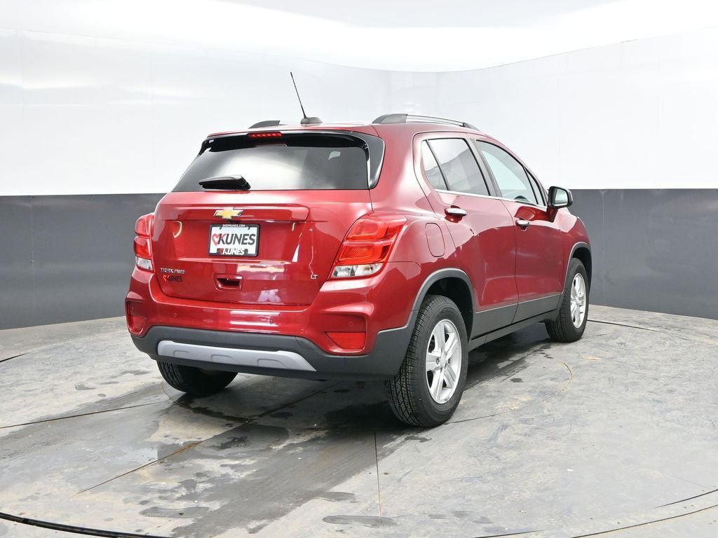 Used 2020 Chevrolet Trax LT w/ Sun & Sound Package image 9