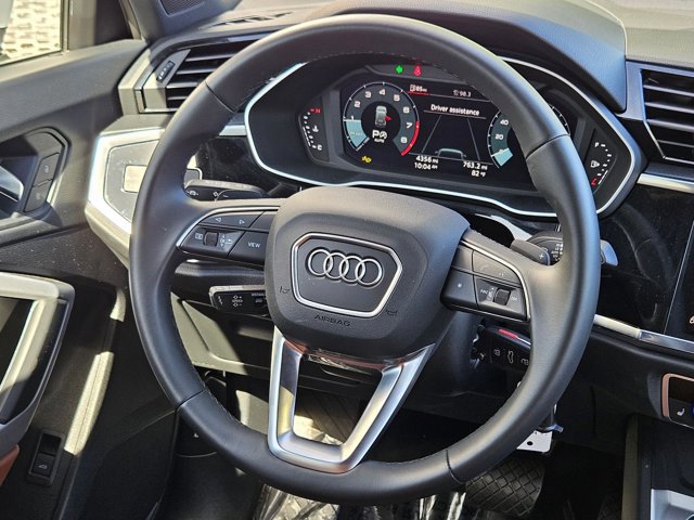 Used 2025 Audi Q3 2.0T Premium image 12