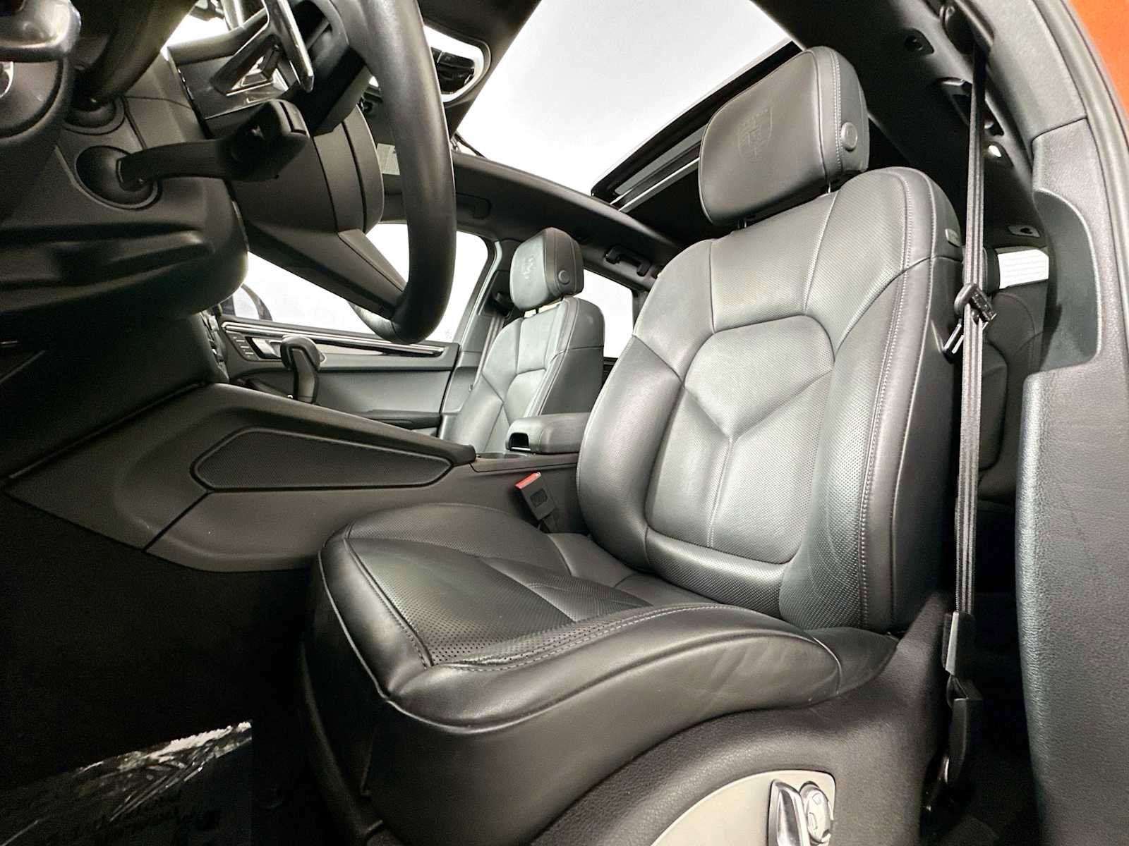Used 2024 Porsche Macan image 5