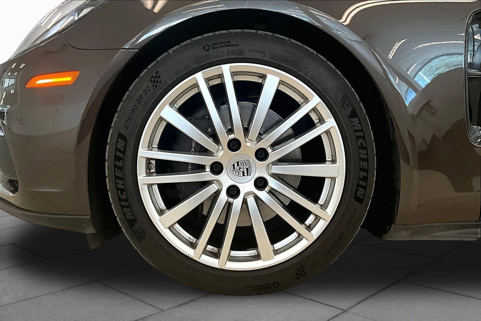 Used 2018 Porsche Panamera 4 AWD/4WD image 9