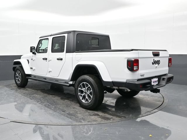 Used 2024 Jeep Gladiator Sport AWD/4WD image 2