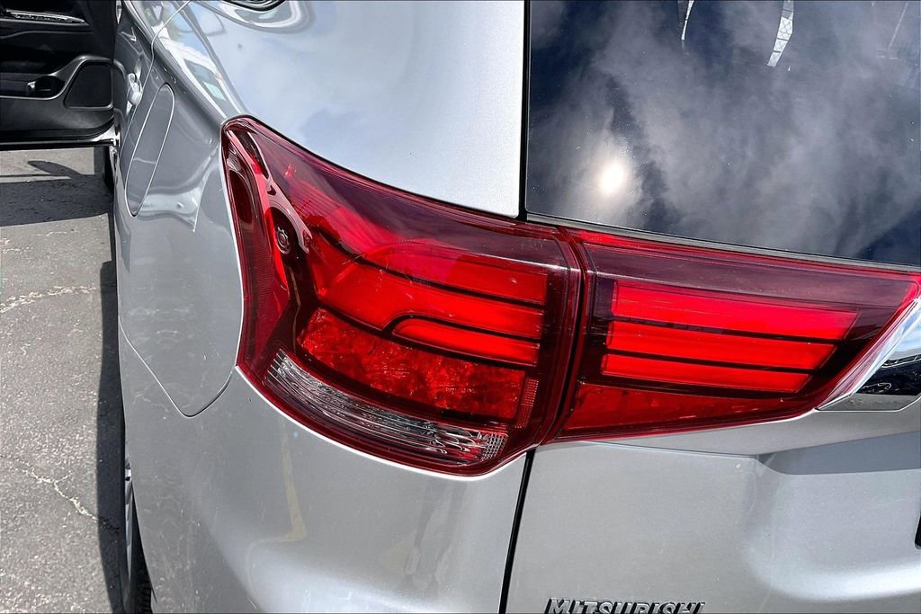 Used 2019 Mitsubishi Outlander SEL AWD/4WD image 30