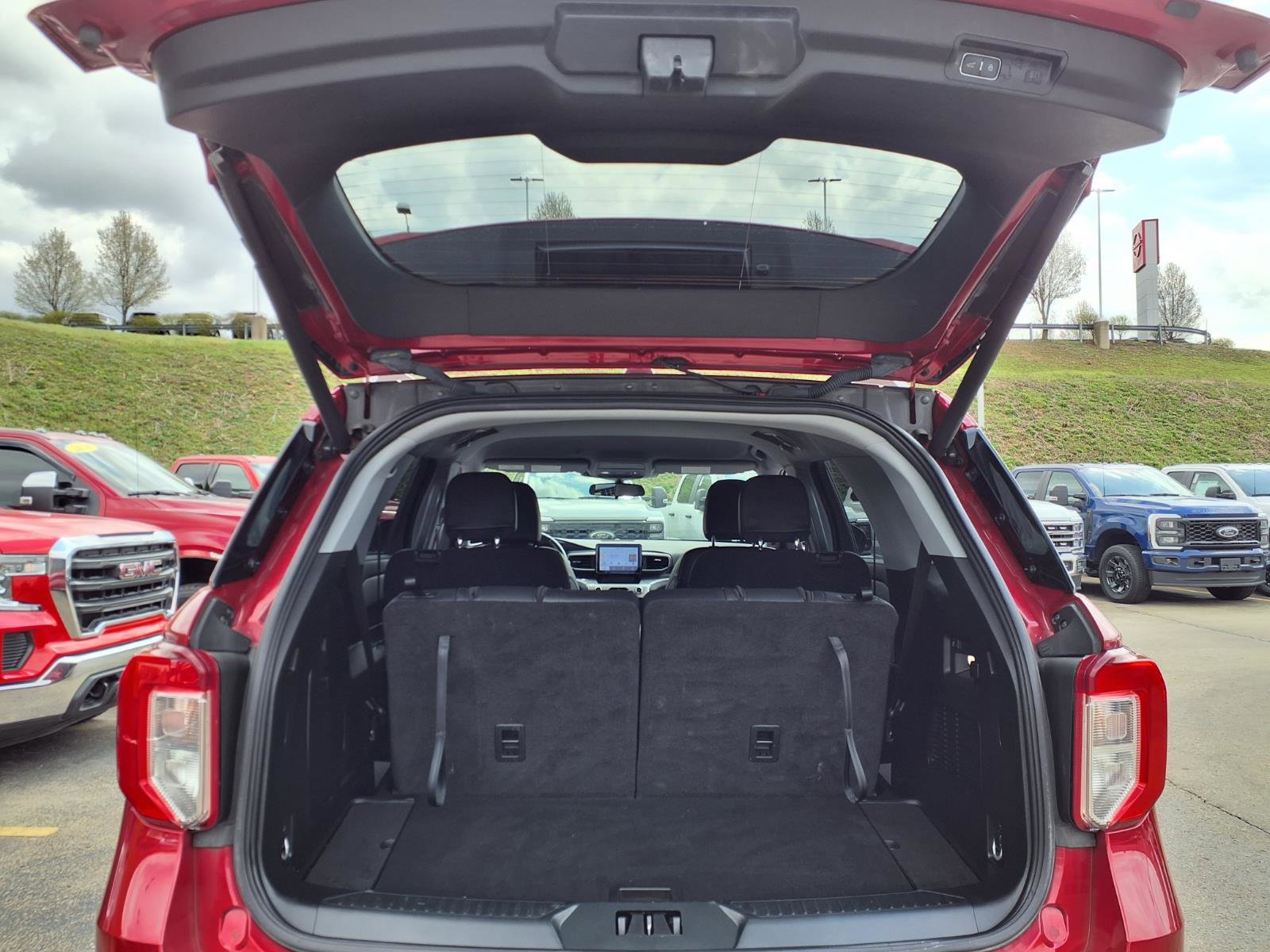 Used 2023 Ford Explorer XLT w/ Equipment Group 202A image 13