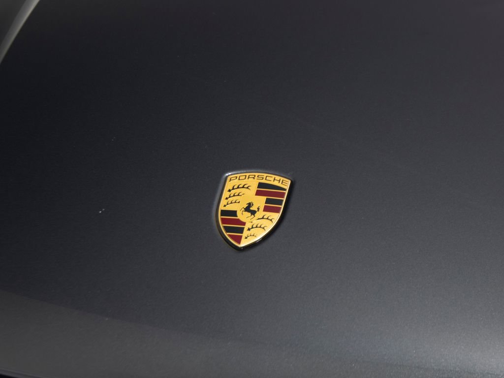 Certified 2025 Porsche Macan image 37