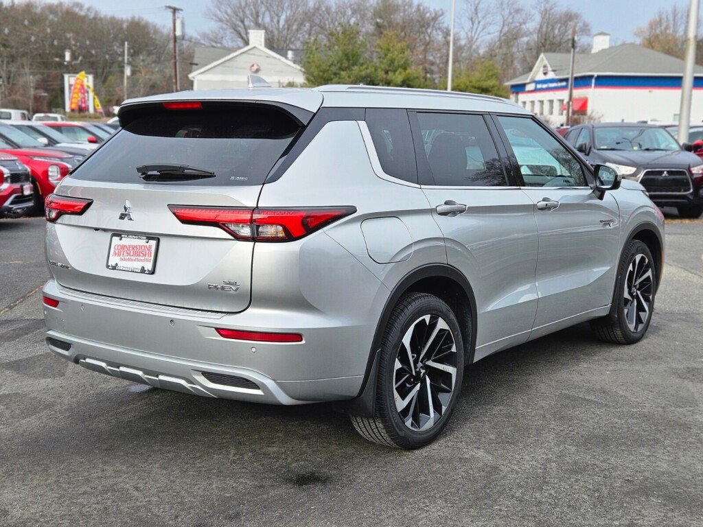 Used 2023 Mitsubishi Outlander SEL image 5