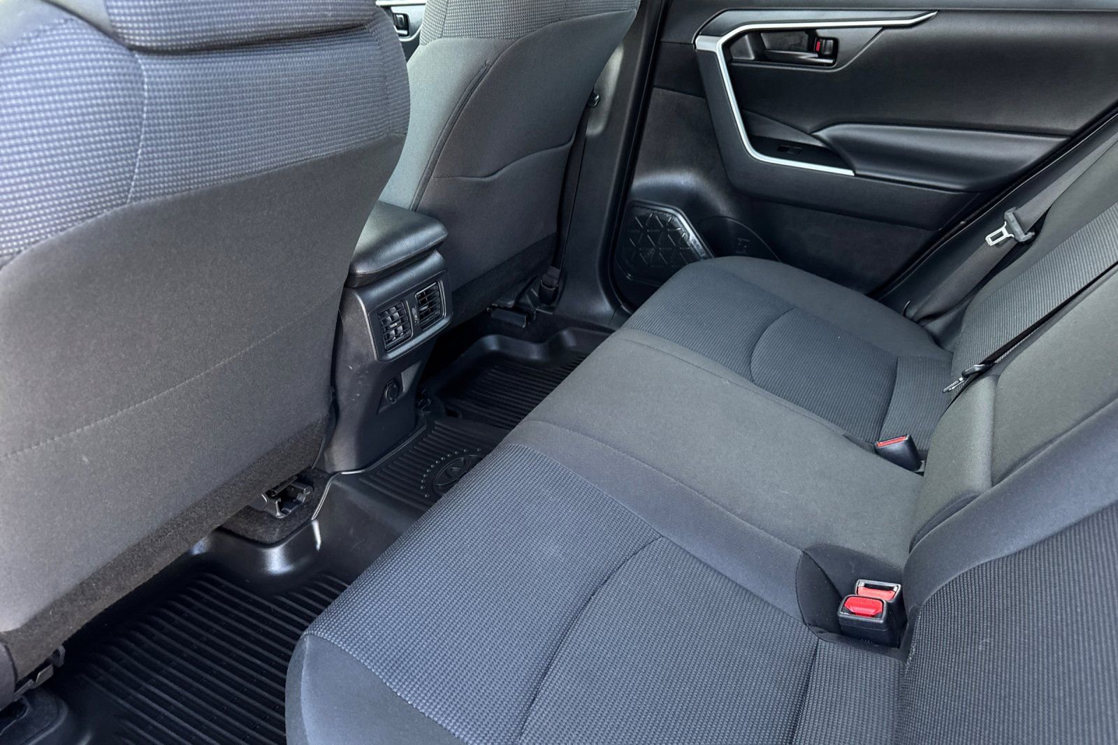 Used 2024 Toyota RAV4 LE image 14