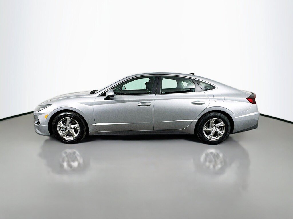 Used 2021 Hyundai Sonata SE FWD image 2