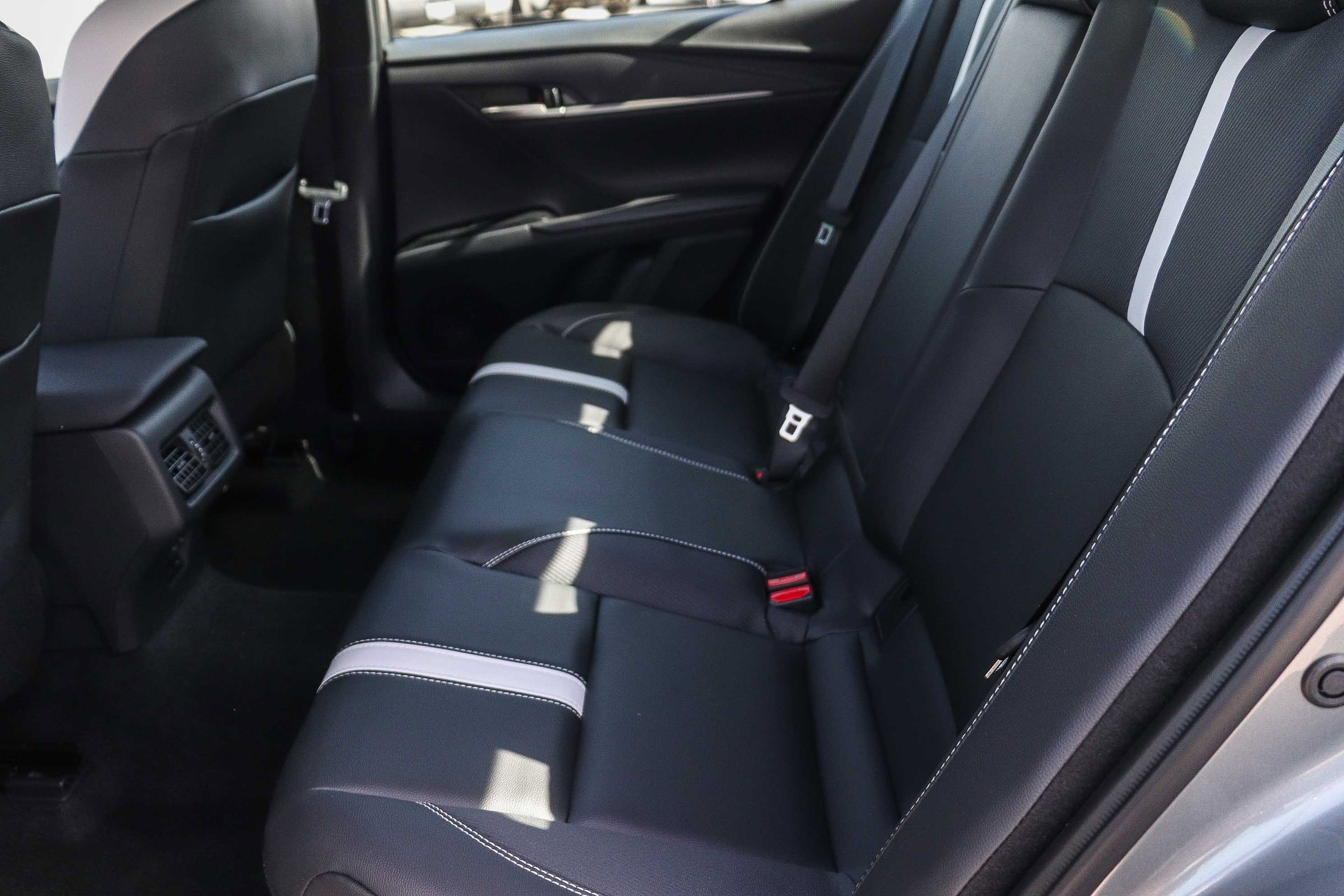 Used 2026 Toyota Camry SE w/ Convenience Package FWD image 19