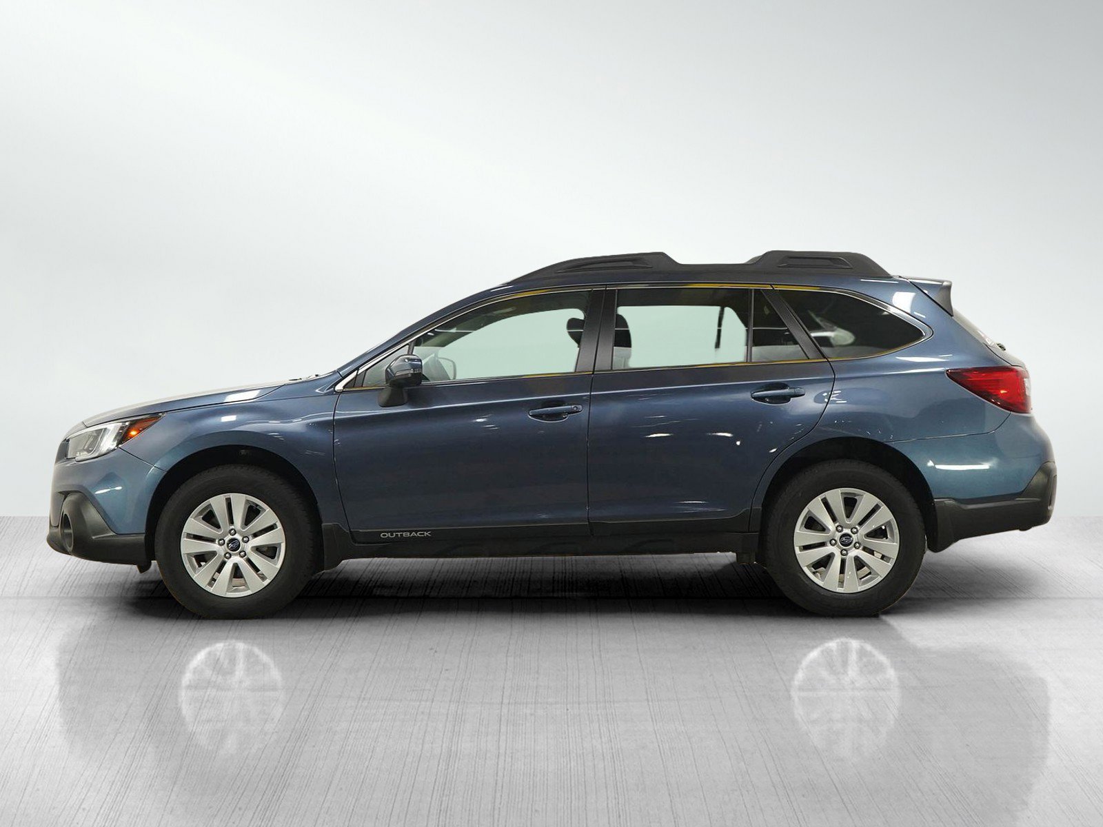 Used 2018 Subaru Outback 2.5i Premium AWD/4WD image 2