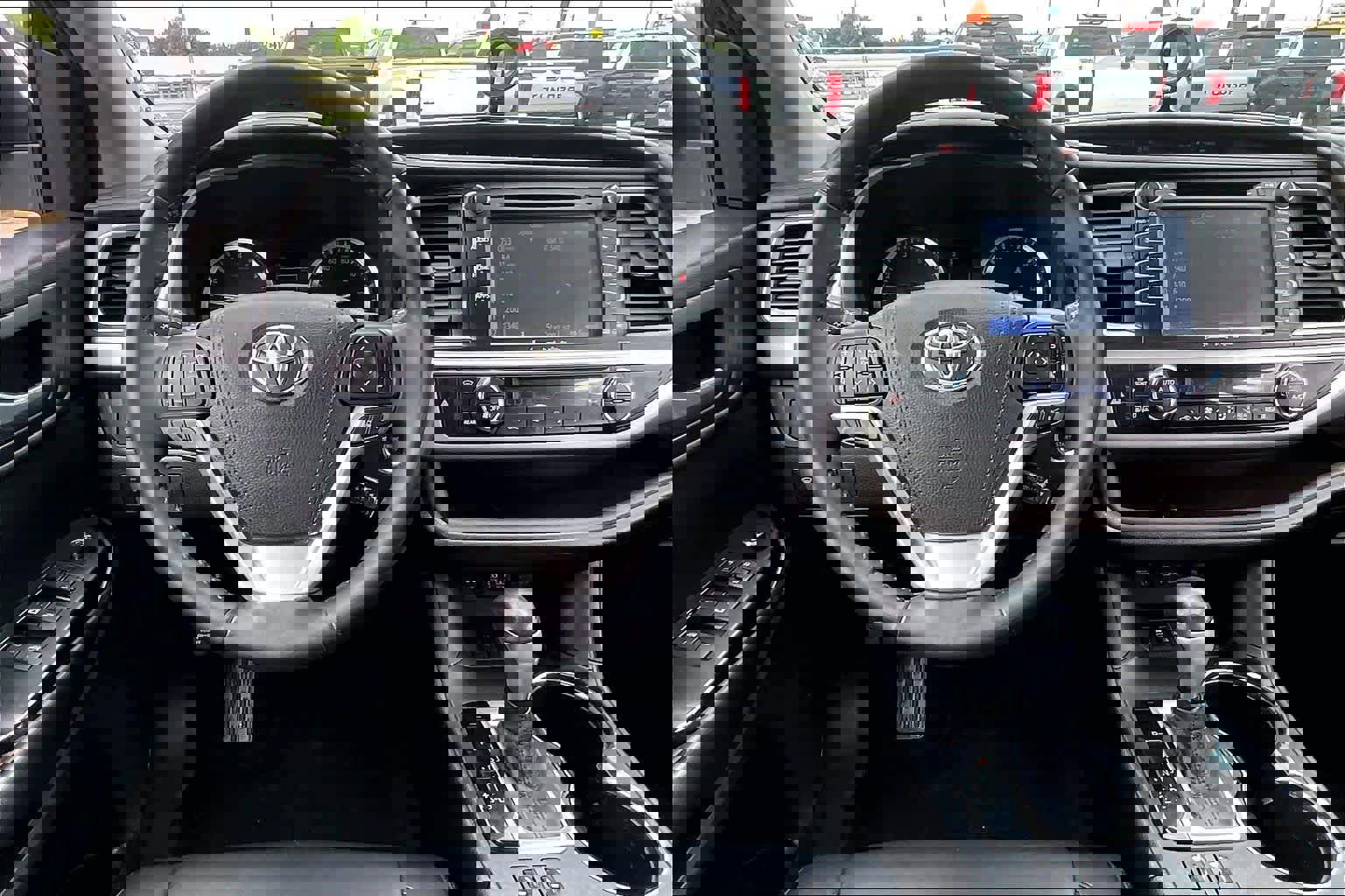 Used 2018 Toyota Highlander XLE FWD image 6