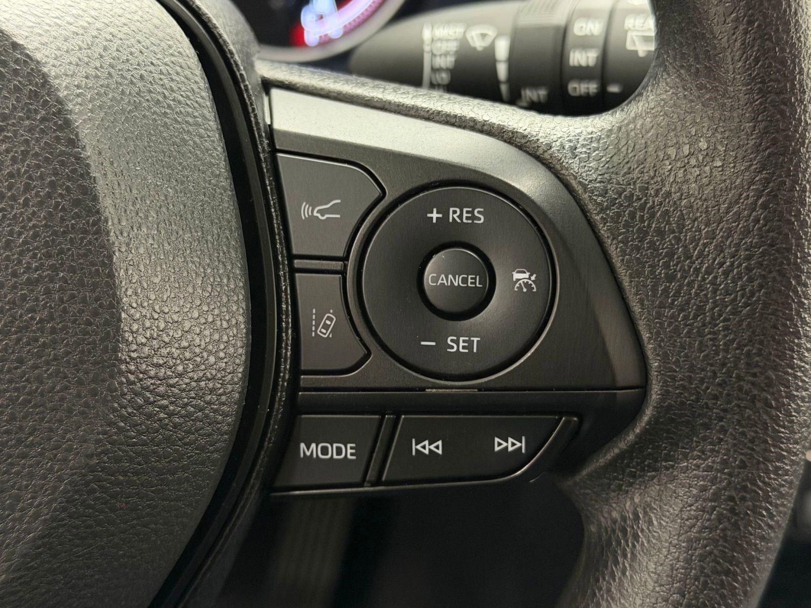 Used 2025 Toyota RAV4 XLE image 22