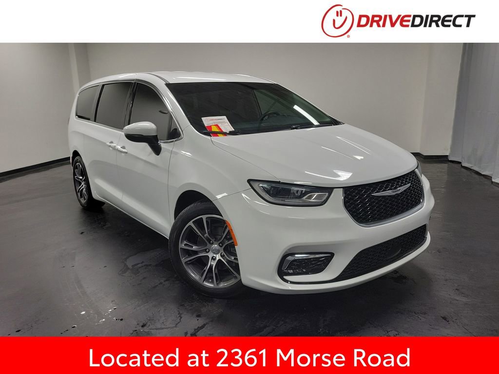 Used 2023 Chrysler Pacifica Touring-L
