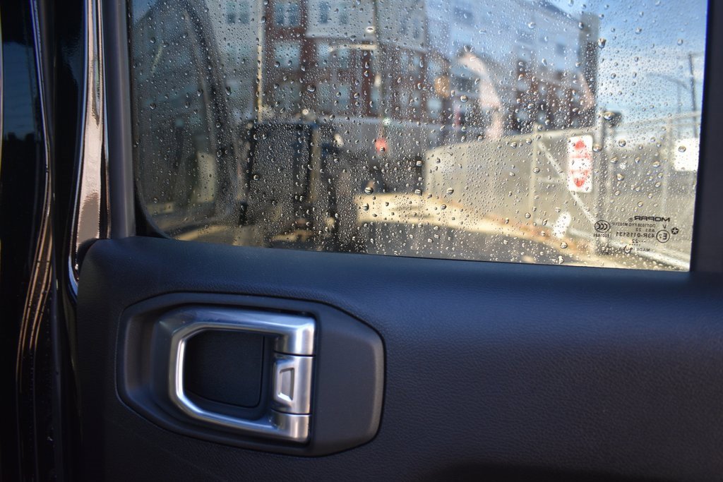 Used 2022 Jeep Gladiator Sport image 28