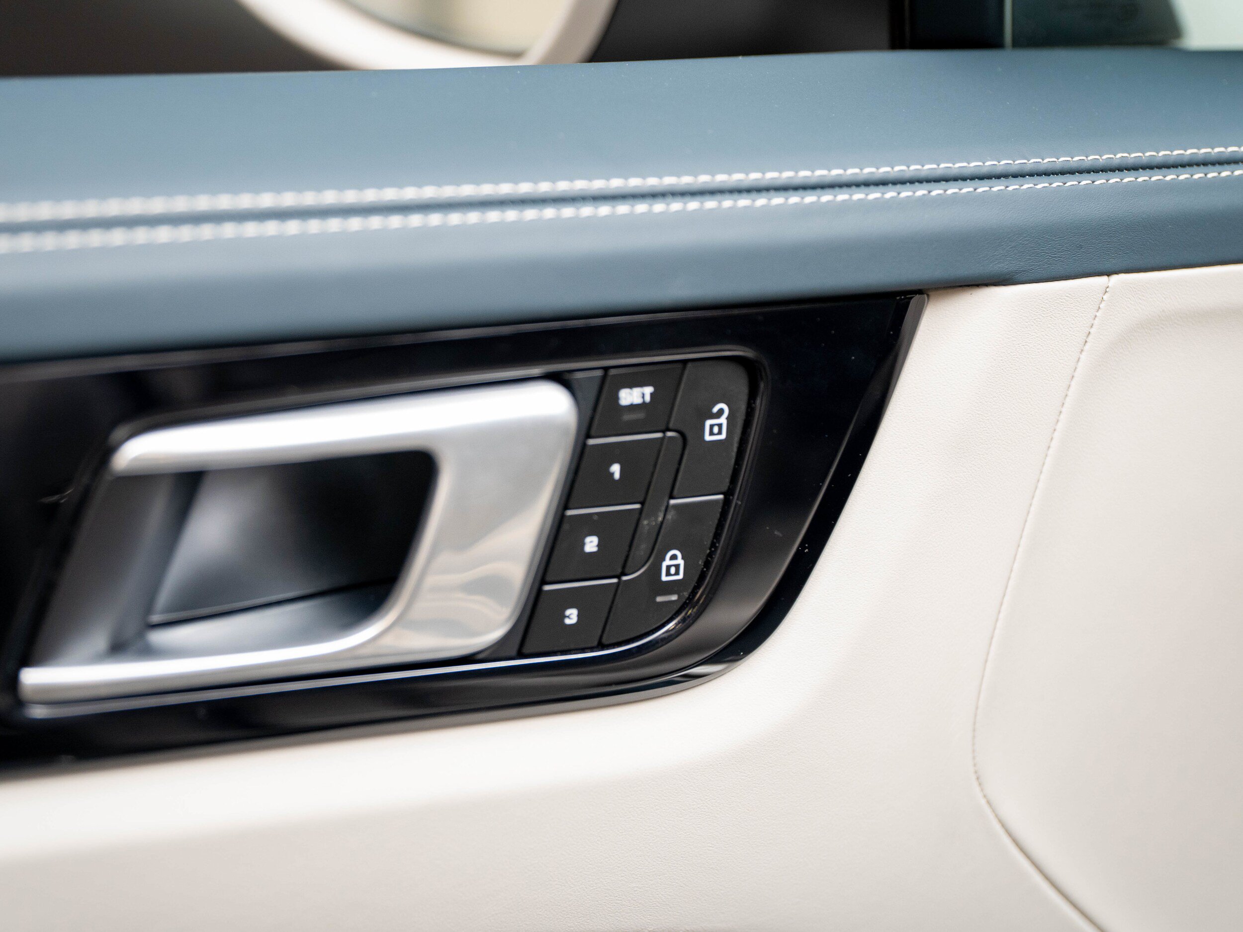 Certified 2023 Porsche Cayenne S Platinum AWD/4WD image 30