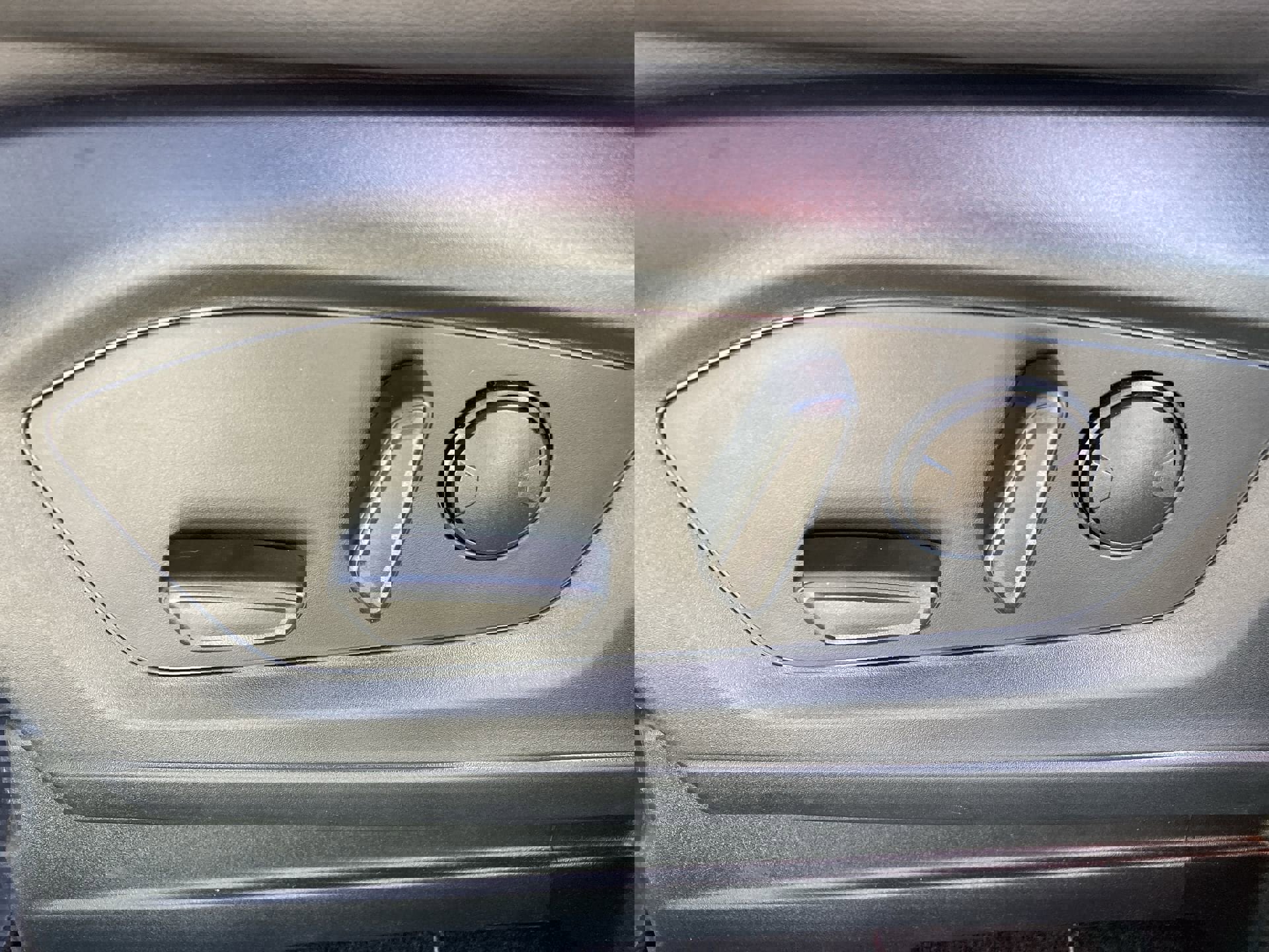 Used 2024 Ford Explorer XLT w/ Equipment Group 202A image 14