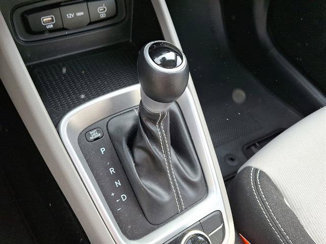 Certified 2024 Hyundai Venue SEL FWD image 32