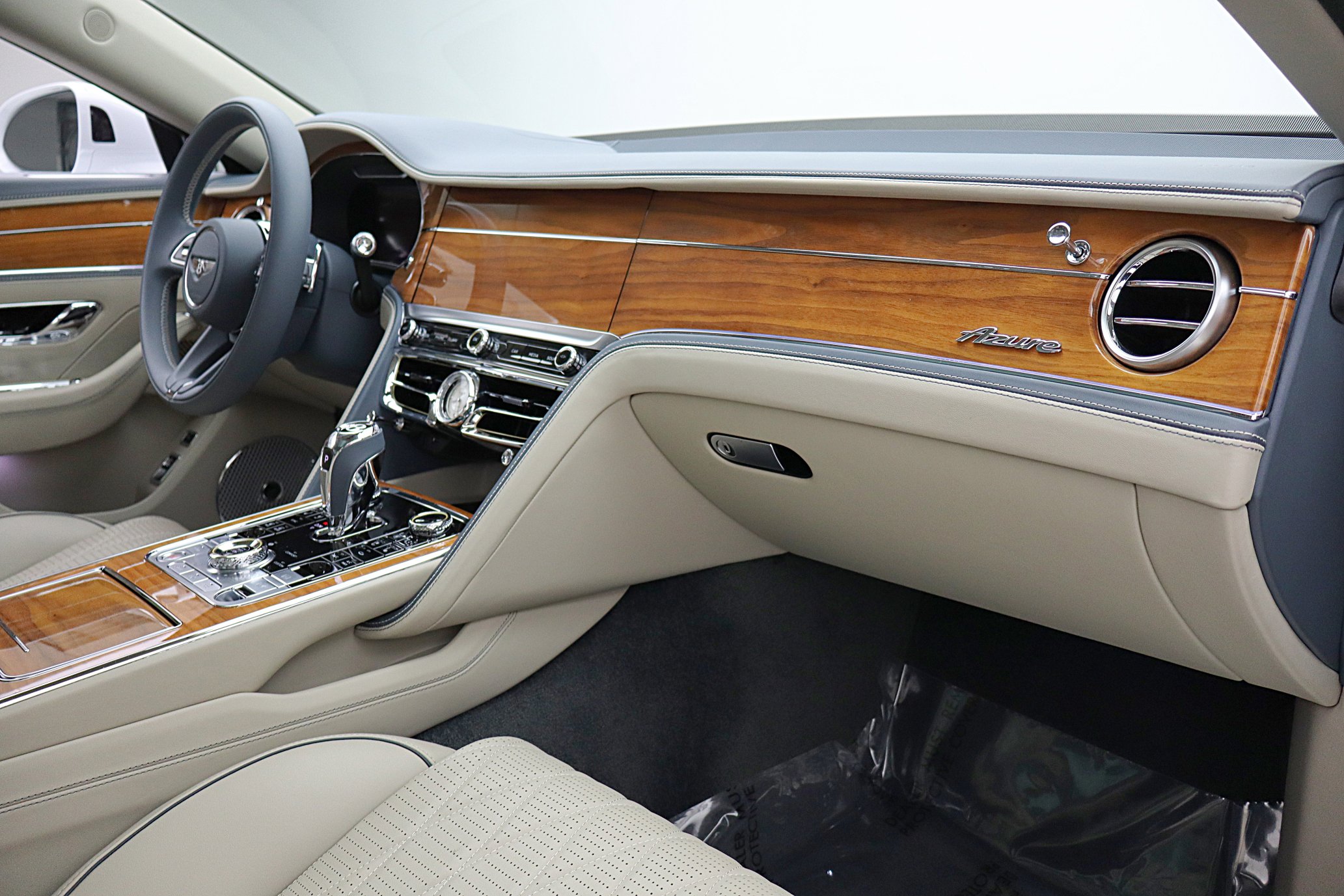 Used 2023 Bentley Flying Spur Azure image 44