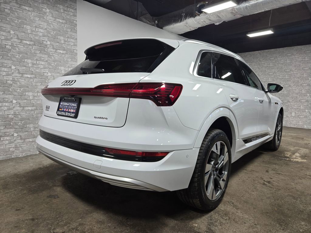 Used 2022 Audi e-tron Premium Plus w/ Premium Plus Package image 44