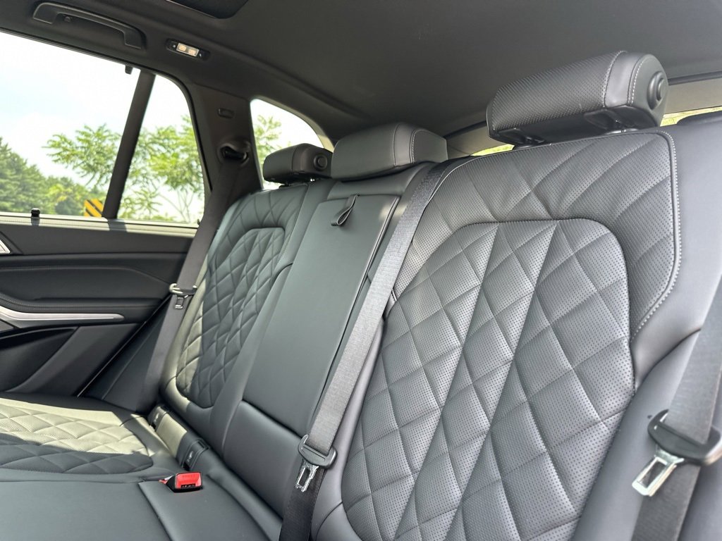 New 2026 BMW X5 M60i w/ Executive Package image 23