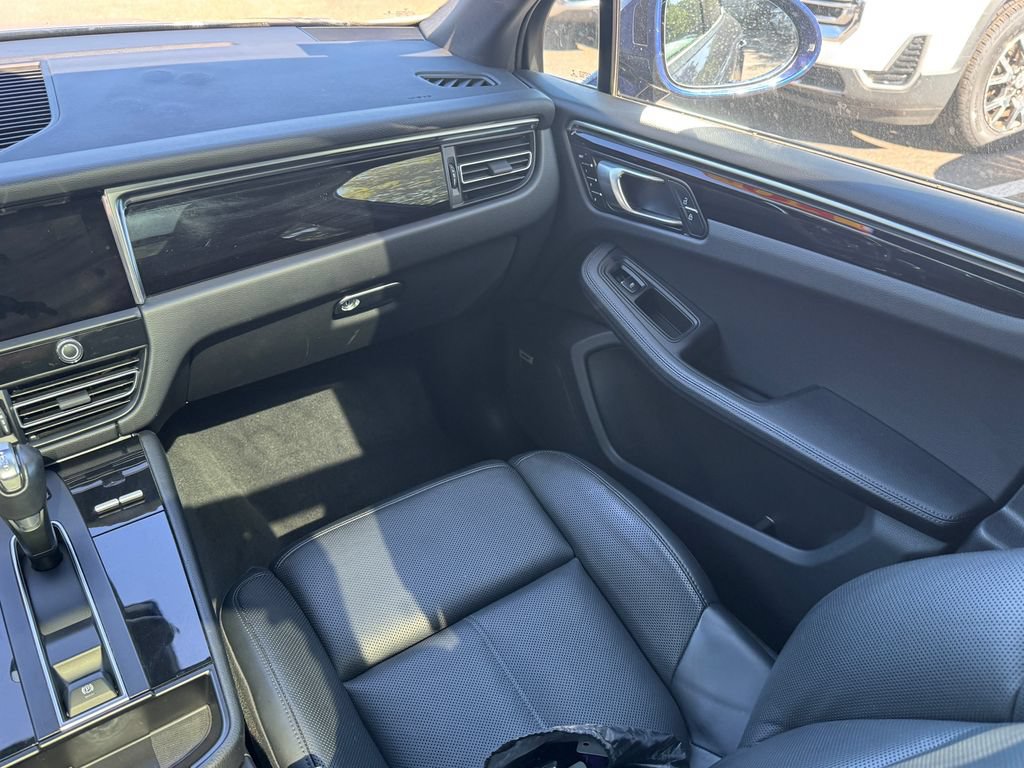 Used 2023 Porsche Macan Turbo AWD/4WD image 15