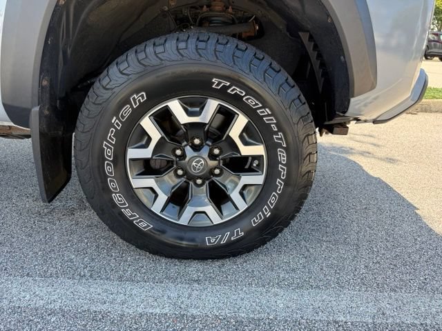 Used 2019 Toyota Tacoma TRD Off-Road w/ Technology Package AWD/4WD image 13