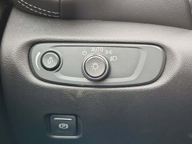 Used 2025 Chevrolet Blazer LT FWD image 25