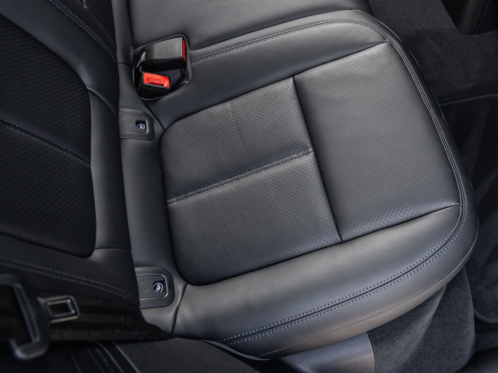 Used 2026 Porsche Macan image 39