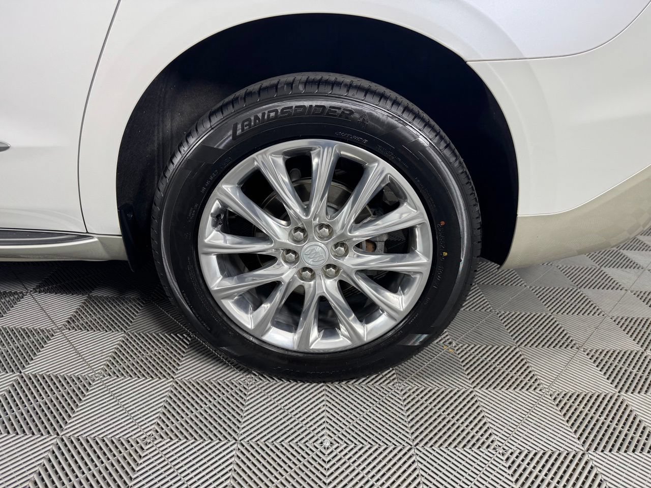 Used 2019 Buick Enclave Essence w/ LPO, Luxury Package FWD image 35