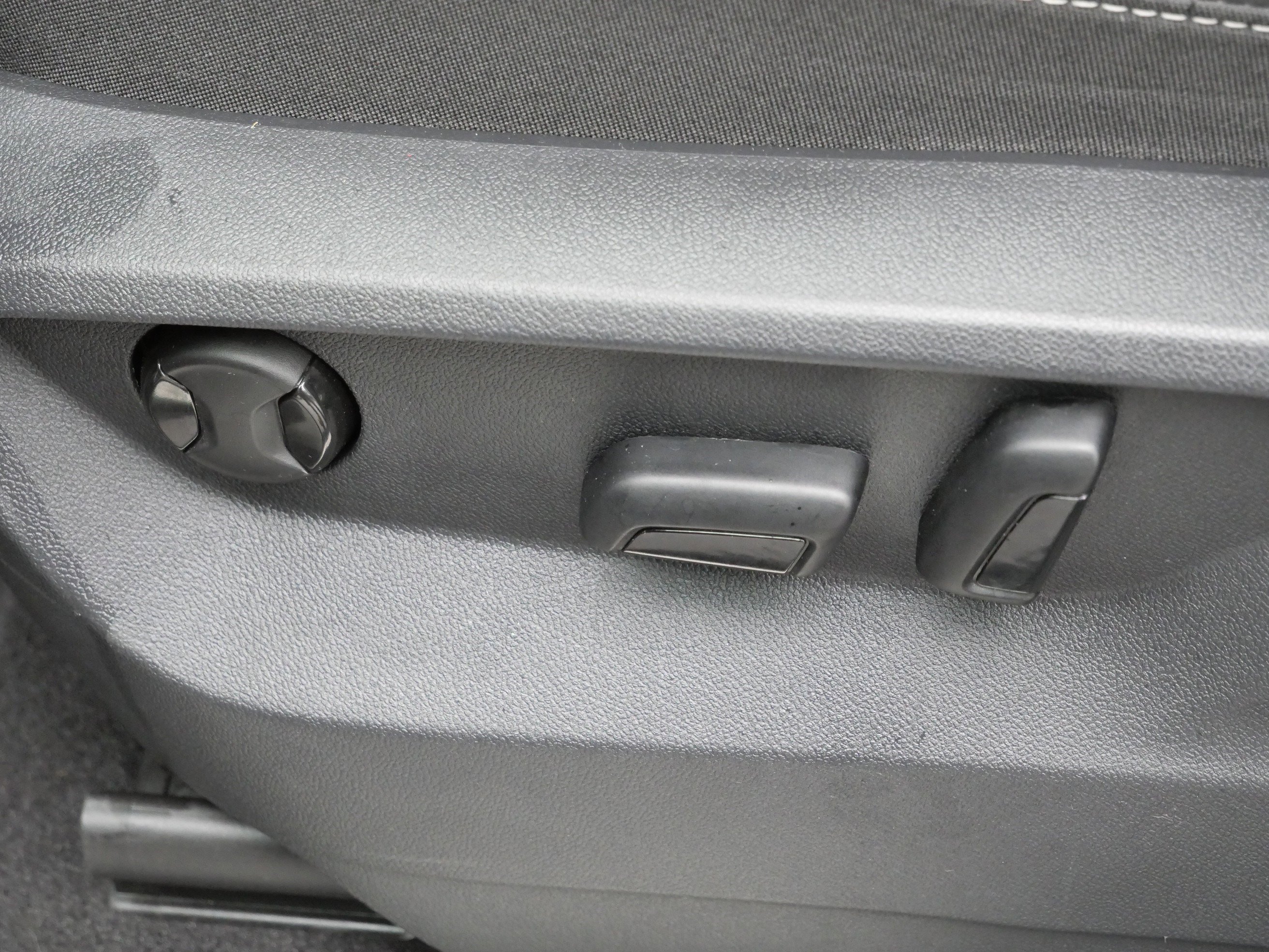 Certified 2024 Volkswagen Atlas SE image 20