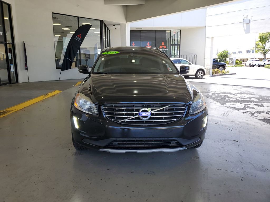 Used 2016 Volvo XC60 T5 Premier w/ Proximity Package FWD image 2