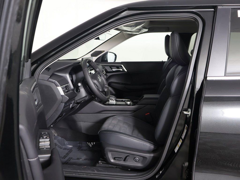 New 2026 Mitsubishi Outlander SE image 34