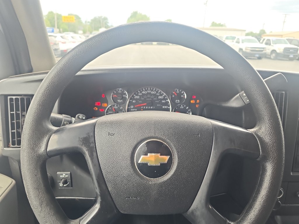 Used 2015 Chevrolet Express 2500 RWD image 23